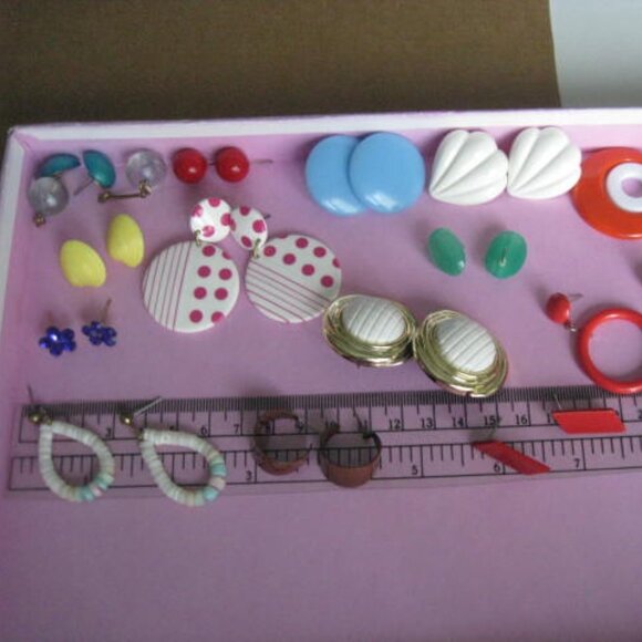 Lot of 15 Vintage Pierced Earrings No Backs - Picture 3 of 16